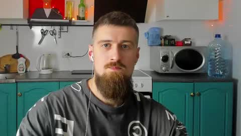 Snapshot of bearded_legend chatting on 12.25.24 Zeus online show from 12.25.24