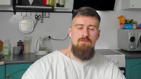 Snapshot of bearded_legend chatting on 03.04.25 Zeus online show from 03.04.25