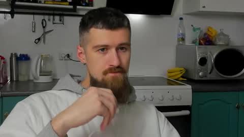 Snapshot of bearded_legend chatting on 10.13.25 Zeus online show from 10.13.25