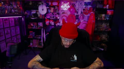 Snapshot of beastbxy chatting on 09.30.25 beast bxy online show from 09.30.25