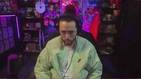 Snapshot of beastbxy chatting on 10.15.25 beast bxy online show from 10.15.25