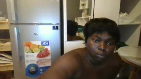 Snapshot of beautie699392 chatting on 02.10.25 Lil stunner online show from 02.10.25