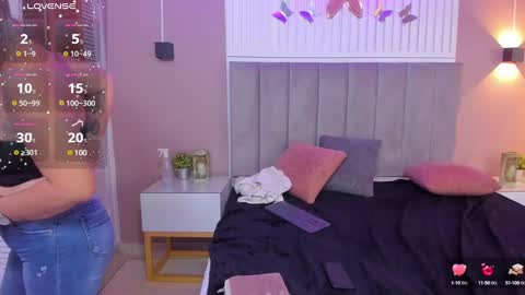 Snapshot of beauty_milf4 chatting on 02.03.25 Chantall online show from 02.03.25