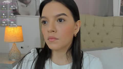 Snapshot of beautyari_ chatting on 03.04.25 Ariana Reyes online show from 03.04.25