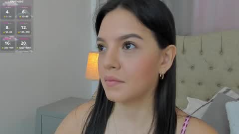 Snapshot of beautyari_ chatting on 03.08.25 Ariana Reyes online show from 03.08.25