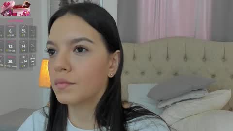 Snapshot of beautyari_ chatting on 09.29.25 Ariana Reyes online show from 09.29.25