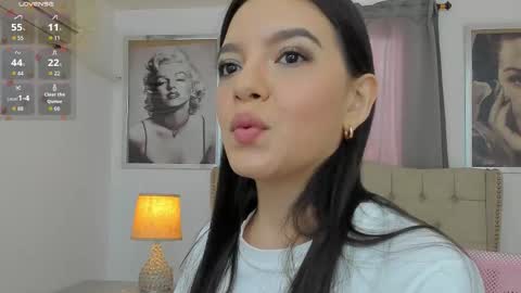Snapshot of beautyari_ chatting on 10.10.25 Ariana Reyes online show from 10.10.25