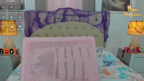 Snapshot of beautyari_ chatting on 10.17.25 Ariana Reyes online show from 10.17.25
