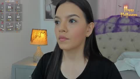 Snapshot of beautyari_ chatting on 10.20.25 Ariana Reyes online show from 10.20.25