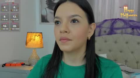 Snapshot of beautyari_ chatting on 10.21.25 Ariana Reyes online show from 10.21.25