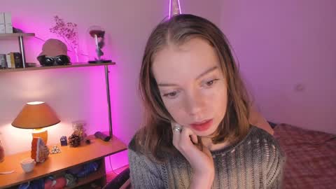 Snapshot of beautyeliise chatting on 12.13.24 Eliise online show from 12.13.24