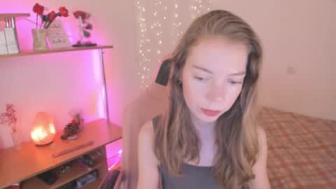 Snapshot of beautyeliise chatting on 09.22.25 Eliise online show from 09.22.25