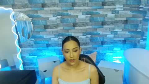 Snapshot of beella_tay1 chatting on 09.11.25 BELLA online show from 09.11.25
