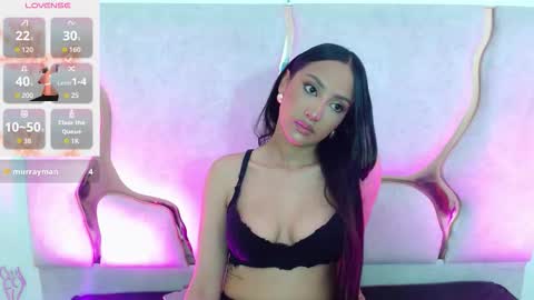 Snapshot of beella_tay1 chatting on 09.19.25 BELLA online show from 09.19.25