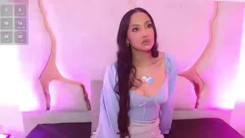 Snapshot of beella_tay1 chatting on 09.24.25 BELLA online show from 09.24.25