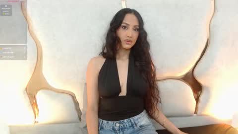 Snapshot of beella_tay1 chatting on 09.25.25 BELLA online show from 09.25.25