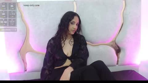 Snapshot of beella_tay1 chatting on 09.26.25 BELLA online show from 09.26.25