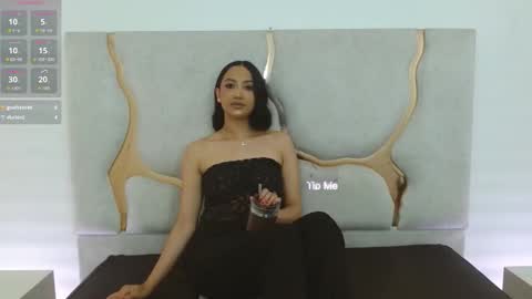 Snapshot of beella_tay1 chatting on 10.06.25 BELLA online show from 10.06.25