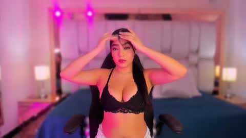 Snapshot of bela_cox chatting on 09.22.25 Bela  online show from 09.22.25