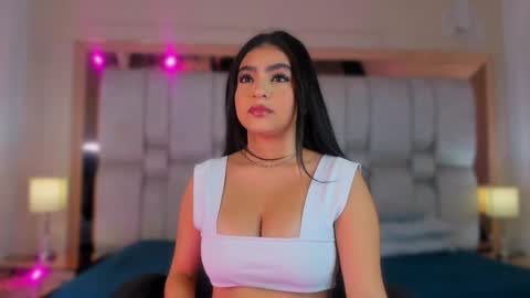 Snapshot of bela_cox chatting on 09.24.25 Bela  online show from 09.24.25