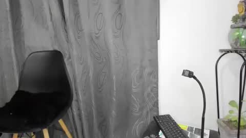 Snapshot of bella_38 chatting on 02.14.25 isabella online show from 02.14.25