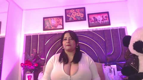 Snapshot of bella_taylor_a chatting on 01.24.25  Bella Taylore  online show from 01.24.25