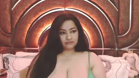 Snapshot of bella_taylor_a chatting on 09.23.25  Bella Taylore  online show from 09.23.25