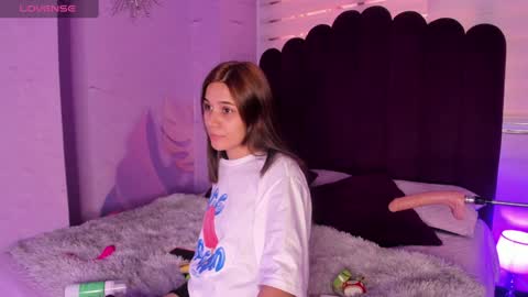 Snapshot of bellaa_becca chatting on 12.29.24 Bella Becca online show from 12.29.24