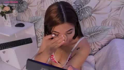 Snapshot of bellaa_becca chatting on 01.28.25 Bella Becca online show from 01.28.25