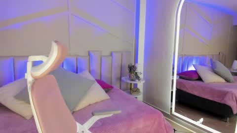 Snapshot of bellabm chatting on 11.12.25 online show from 11.12.25