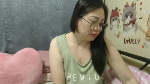 Snapshot of bellbabe chatting on 02.05.25 Bella online show from 02.05.25