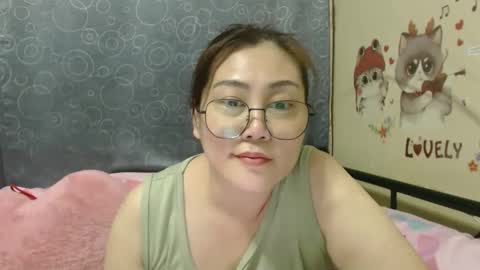 Snapshot of bellbabe chatting on 03.10.25 Bella online show from 03.10.25