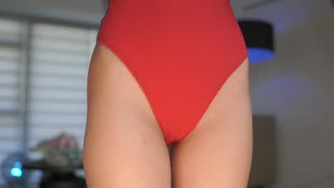 Snapshot of belle_adrienne chatting on 10.04.25 Belle Adrienne  IG  online show from 10.04.25