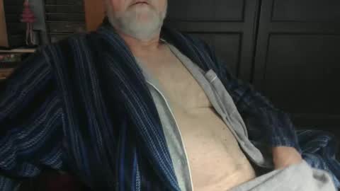 Snapshot of bendrinkin chatting on 01.27.25 bendrinkin online show from 01.27.25