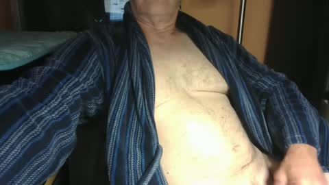 Snapshot of bendrinkin chatting on 09.20.25 bendrinkin online show from 09.20.25