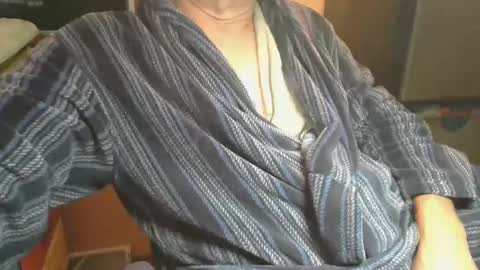 Snapshot of bendrinkin chatting on 09.29.25 bendrinkin online show from 09.29.25