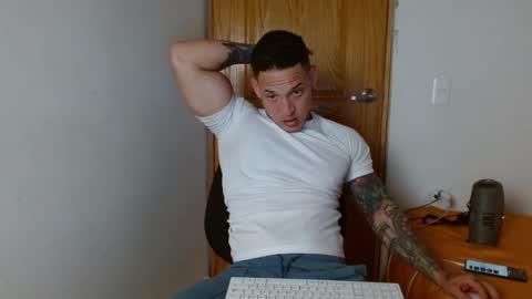 Snapshot of benjamin_isaac chatting on 02.06.25 benjamin_isaac online show from 02.06.25