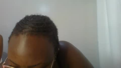 Snapshot of berries_lee chatting on 03.11.25 berries_lee online show from 03.11.25