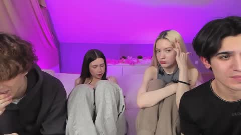 Snapshot of best_trip chatting on 03.02.25 Danny and Kira online show from 03.02.25