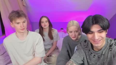 Snapshot of best_trip chatting on 03.11.25 Danny and Kira online show from 03.11.25