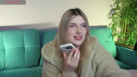 Snapshot of best_trip chatting on 09.19.25 Danny and Kira online show from 09.19.25