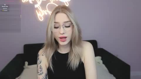 Snapshot of best_trip chatting on 10.17.25 Danny and Kira online show from 10.17.25