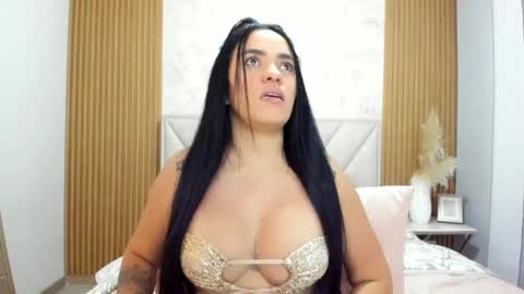 Snapshot of biancaboobs22 chatting on 09.30.25 bianca online show from 09.30.25