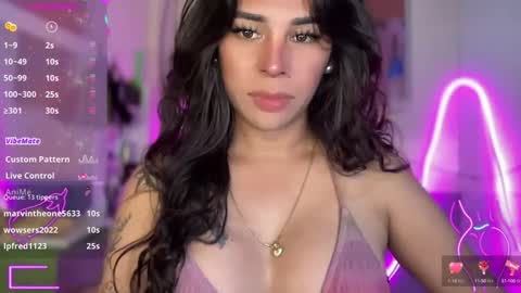 Snapshot of bigcockamanda23 chatting on 10.13.25 queen amanda online show from 10.13.25