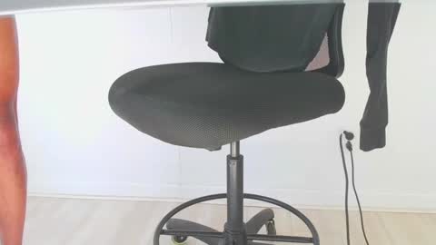 Snapshot of biggstikk chatting on 01.28.25 biggstikk online show from 01.28.25