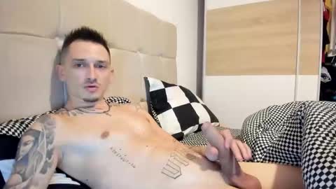 Snapshot of bigjustinnn chatting on 11.13.25 bigjustinnn online show from 11.13.25