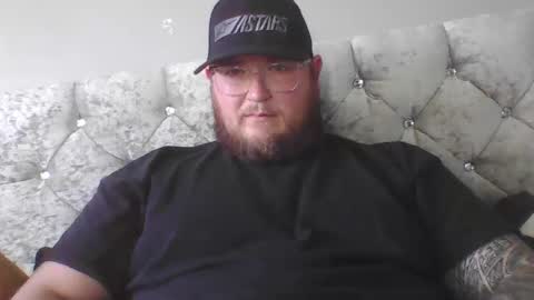 Snapshot of bigmanuk4you chatting on 10.24.25 bigmanuk4you online show from 10.24.25
