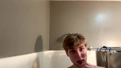 Snapshot of bigskinnyboyshh chatting on 12.13.24 bigskinnyboyshh online show from 12.13.24