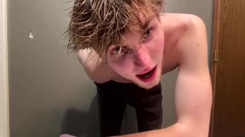 Snapshot of bigskinnyboyshh chatting on 01.28.25 bigskinnyboyshh online show from 01.28.25