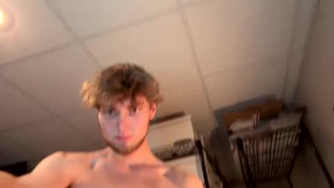 Snapshot of bigskinnyboyshh chatting on 02.09.25 bigskinnyboyshh online show from 02.09.25